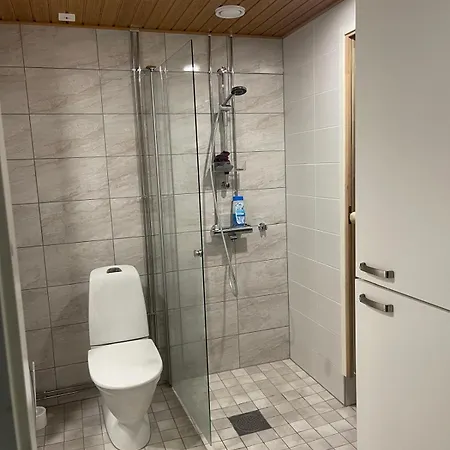 In A Shared Spacious Flat 에스포