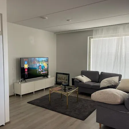 Homestay In A Shared Spacious Flat *