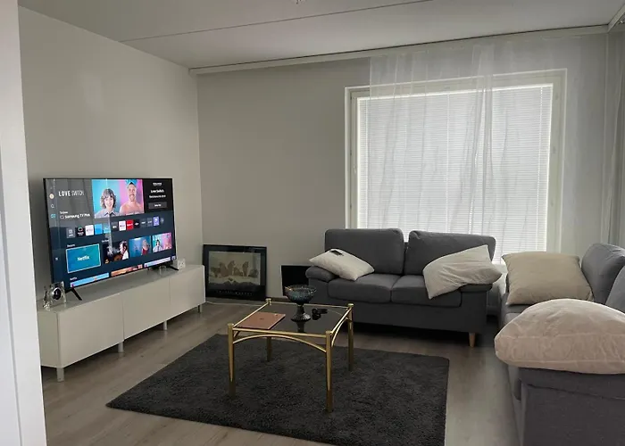 In A Shared Spacious Flat 홈스테이 *