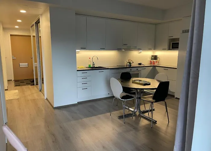 홈스테이 In A Shared Spacious Flat 에스포